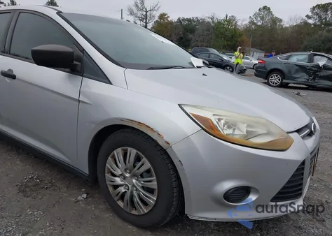 2014 Ford Focus S z USA, uszkodzony, nr VIN 1FADP3E28EL443534